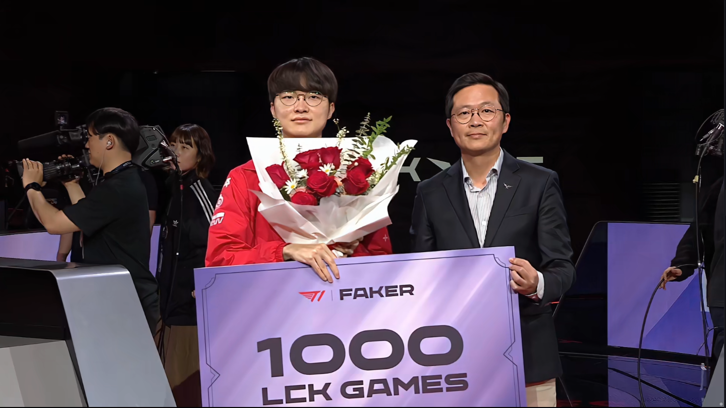 爱游戏下载-Faker迎来十赛季出色发挥，篮网观众热烈欢呼！再创辉煌时刻-爱游戏下载