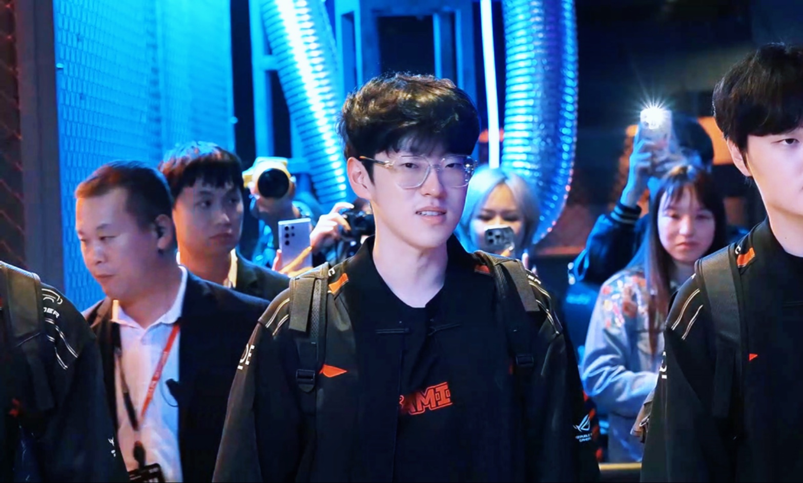 爱游戏下载-Scout迎来二十赛季出色发挥，IG观众热烈欢呼！热度持续攀升-爱游戏下载