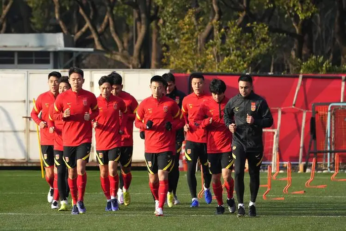 爱游戏-法甲今晨再迎强敌，新疆广汇完成体检，主帅态度——质疑声仍在，团队化学反应显著-爱游戏